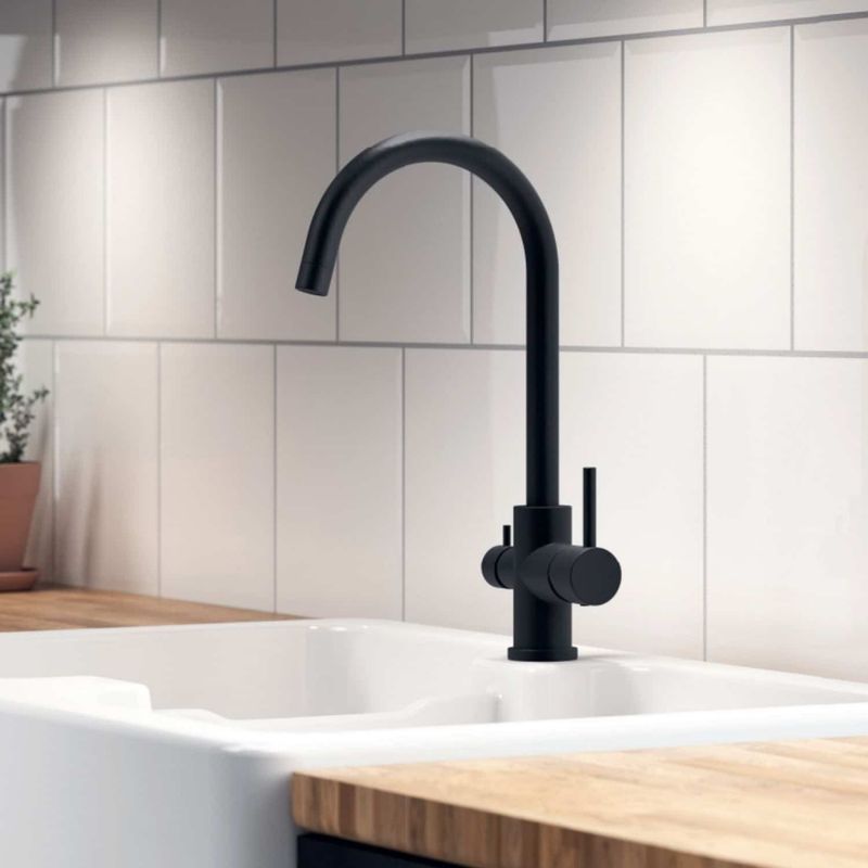 A-colllection Azur l Eco Black kjøkkenbatteri med avst. matt sva